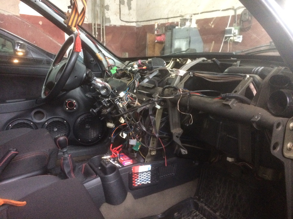 Работы по салону part. 4 перетяжка панели — Lada Калина седан, 1,6 л ...