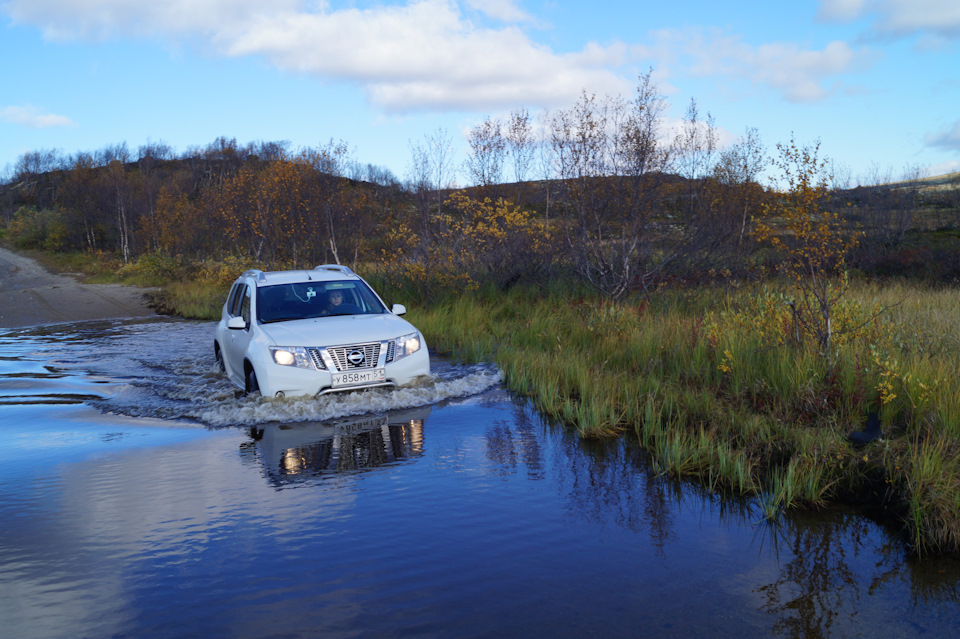 К дотам пришлось форсировать такие лужи, которые Terrano по колено (ну или по колеса) — Nissan Terrano III
