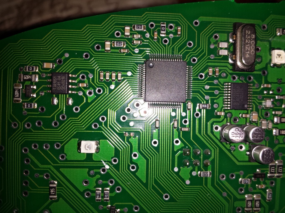 микросхемы сгорят. перегоревшая микросхема. Fluenta сгоревший чип atamtel128. контроллер питания на ноутбук леново. сгорел контроллер на плате.