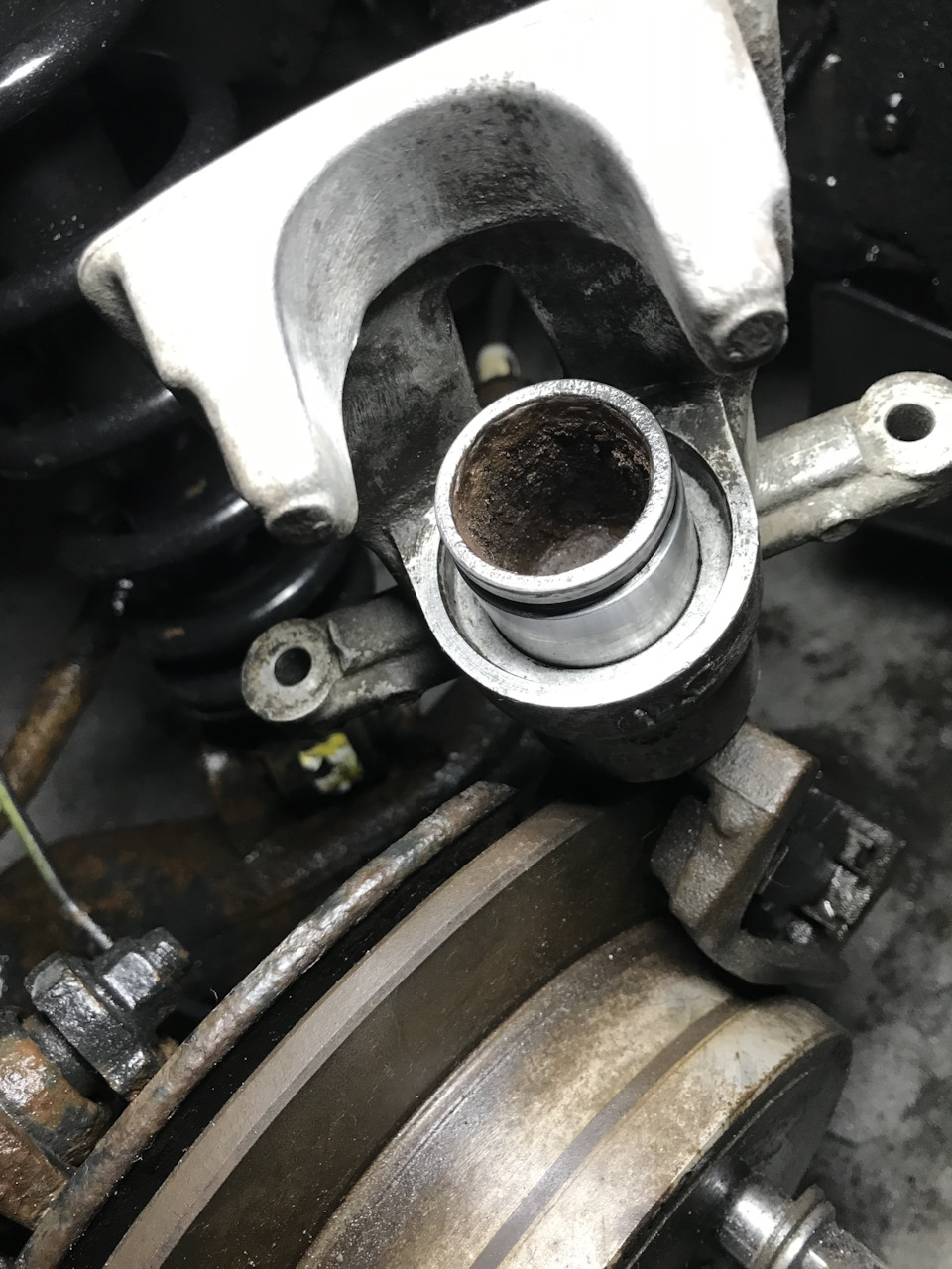 Более менее чисто — Toyota Avensis II