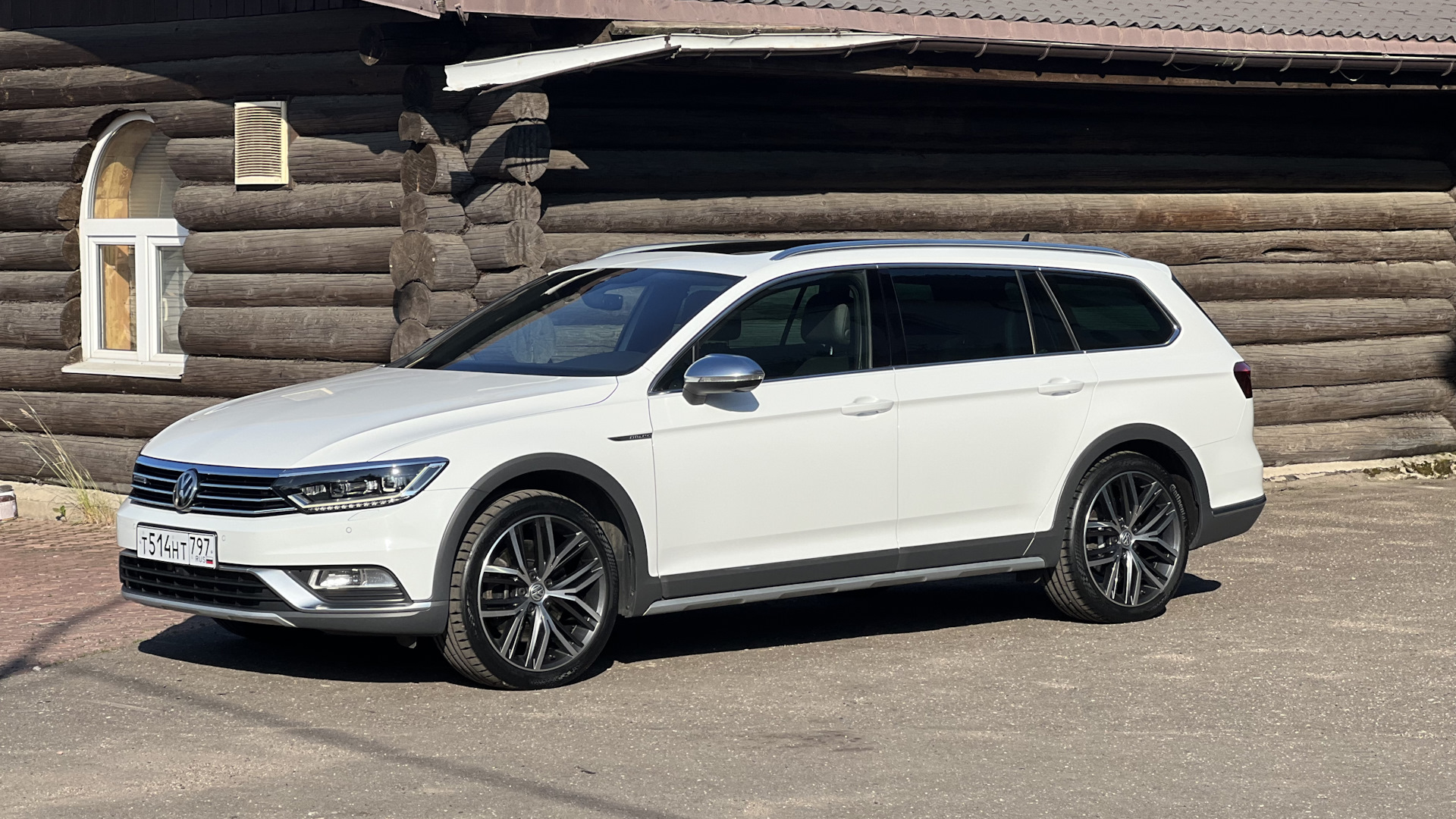 Volkswagen Passat Alltrack (B8) 2.0 дизельный 2019 | Белый трактор на DRIVE2