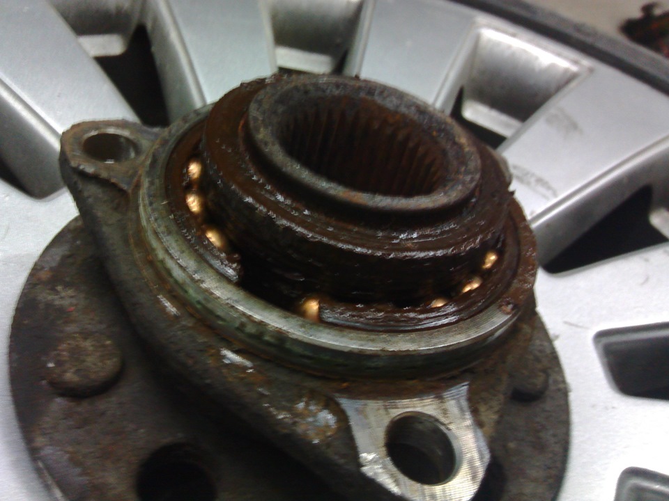 Замена ступицы и ступичного подшипника - Chevrolet Niva, 1,7 л, 2005 года своими