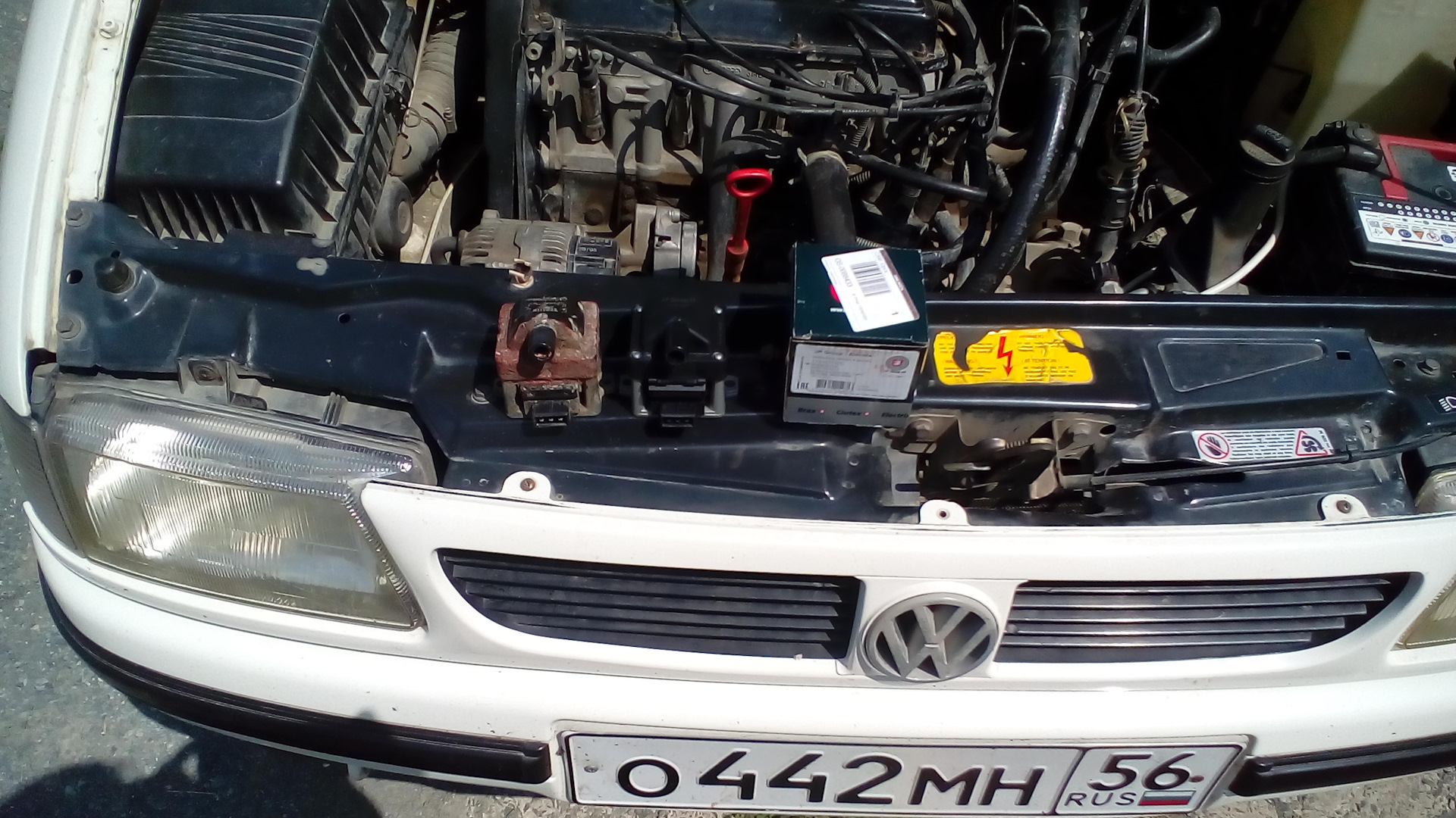 замена катушки зажегания — Volkswagen Polo Hatchback Mk3, 1,6 л, 1996 ...