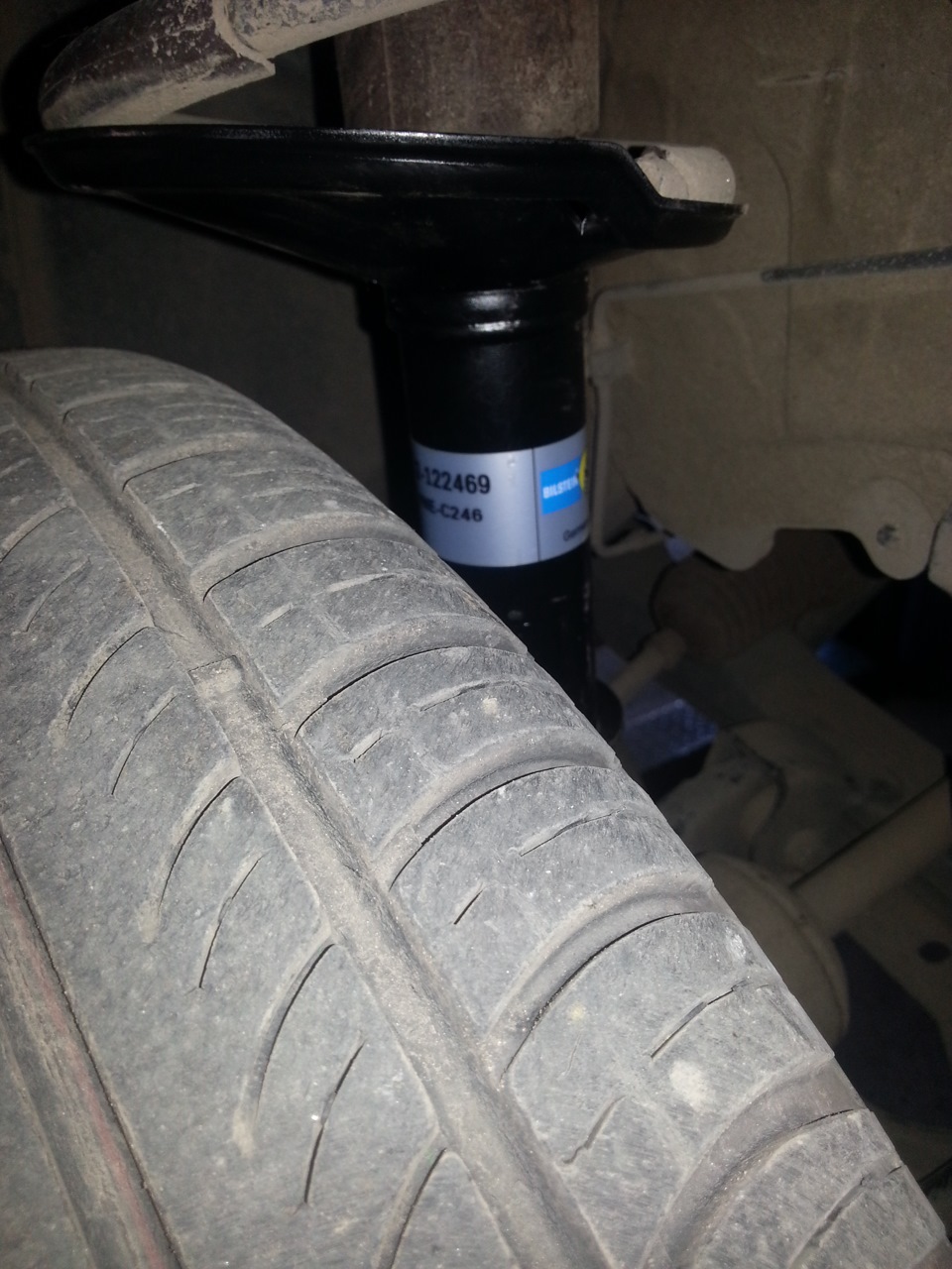 Передние газовые стойки "B4" Bilstein — Lada Ларгус, 1,6 л, 2013 года ...
