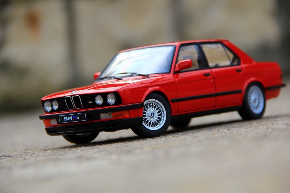 Bmw M5 E28 Shadow Line 1987 Autoart 1 18 Drive2