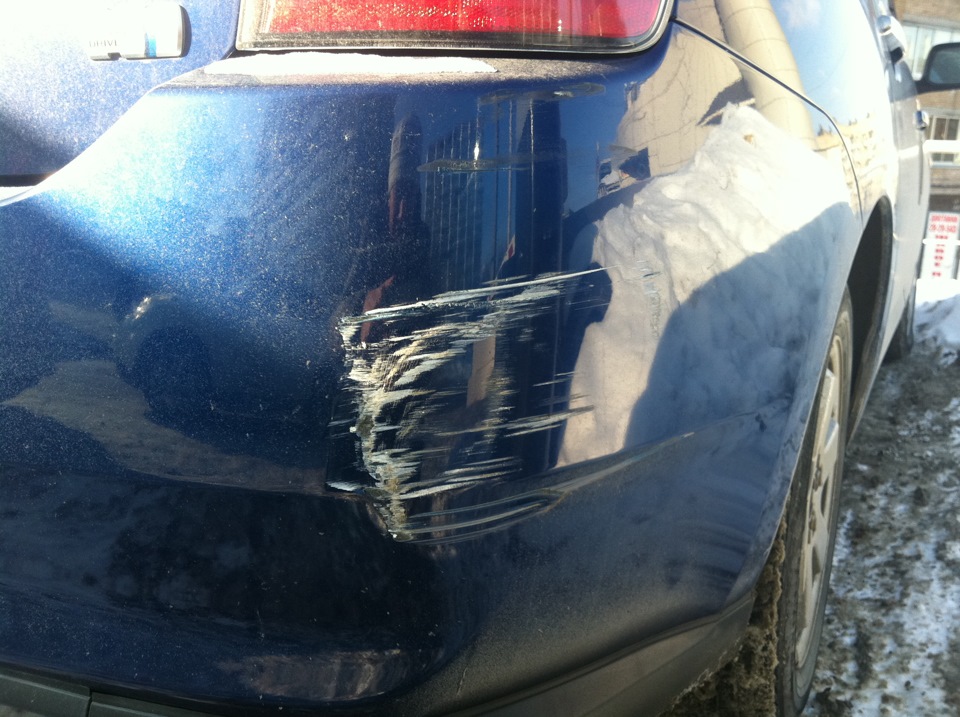 Притер машину и не заметил. Притер машину и не заметил. Фотосессии мужчин на парковке. Задел авто и не заметил. Не заметил столкновения и уехал с места дтп.