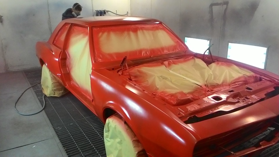 Лонжерон в машине. Виды повреждений кузова автомобиля. Кузов ваз 2108 комплект. Bmw e34 на стапеле. Сварка кузова москвич 2141.