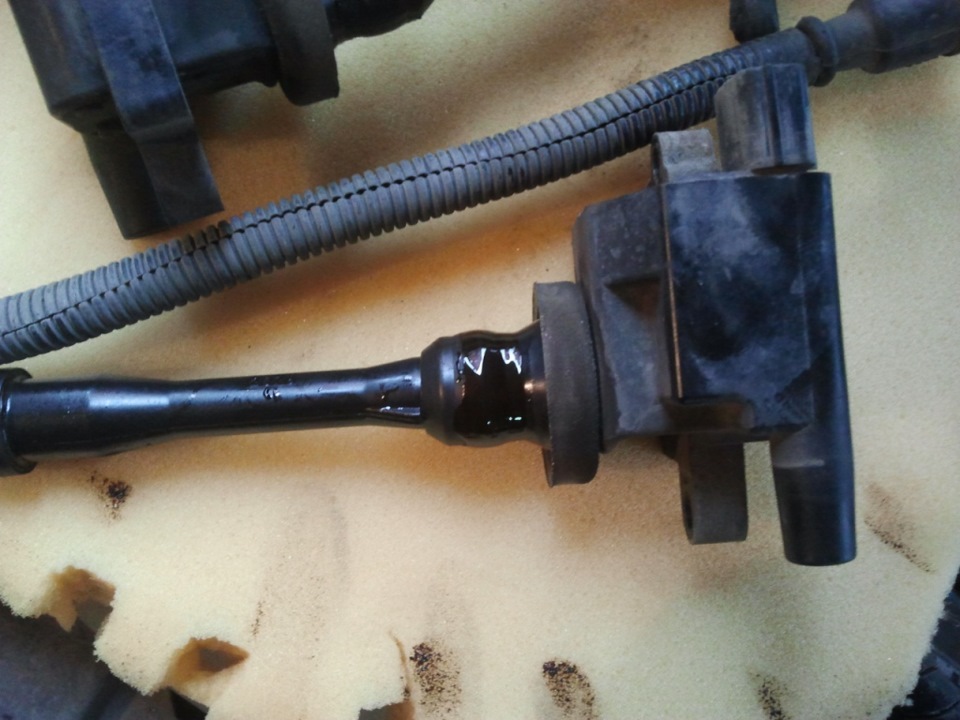 Замена сальников свечных колодцев и замена масла — Mitsubishi Galant ...