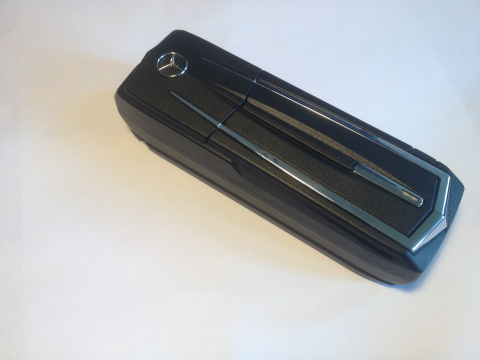 Авто с двумя телефонами в подлокотнике b820698s 960