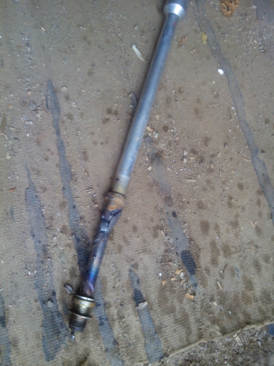 Как выкрутить обломившуюся свечу — Toyota Camry (XV20), 2,2 л, 1997 ...