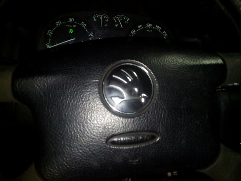 Как снять эмблему skoda с руля Эмблема на руль - Skoda Octavia A4 Mk1, 1,6 л, 2005 года тюнинг DRIVE2