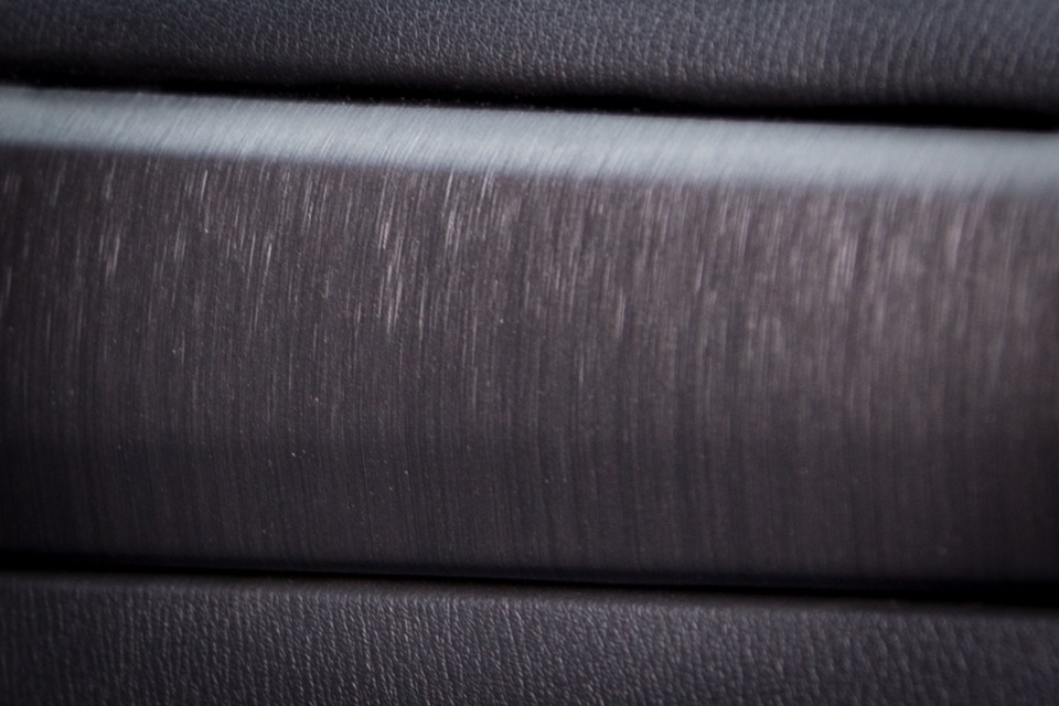 3м шлифованный алюминий черный пленка. пленка 3m™ хром серебро. темный алюминий. Hx20vmim hexis. шлифованный черный.