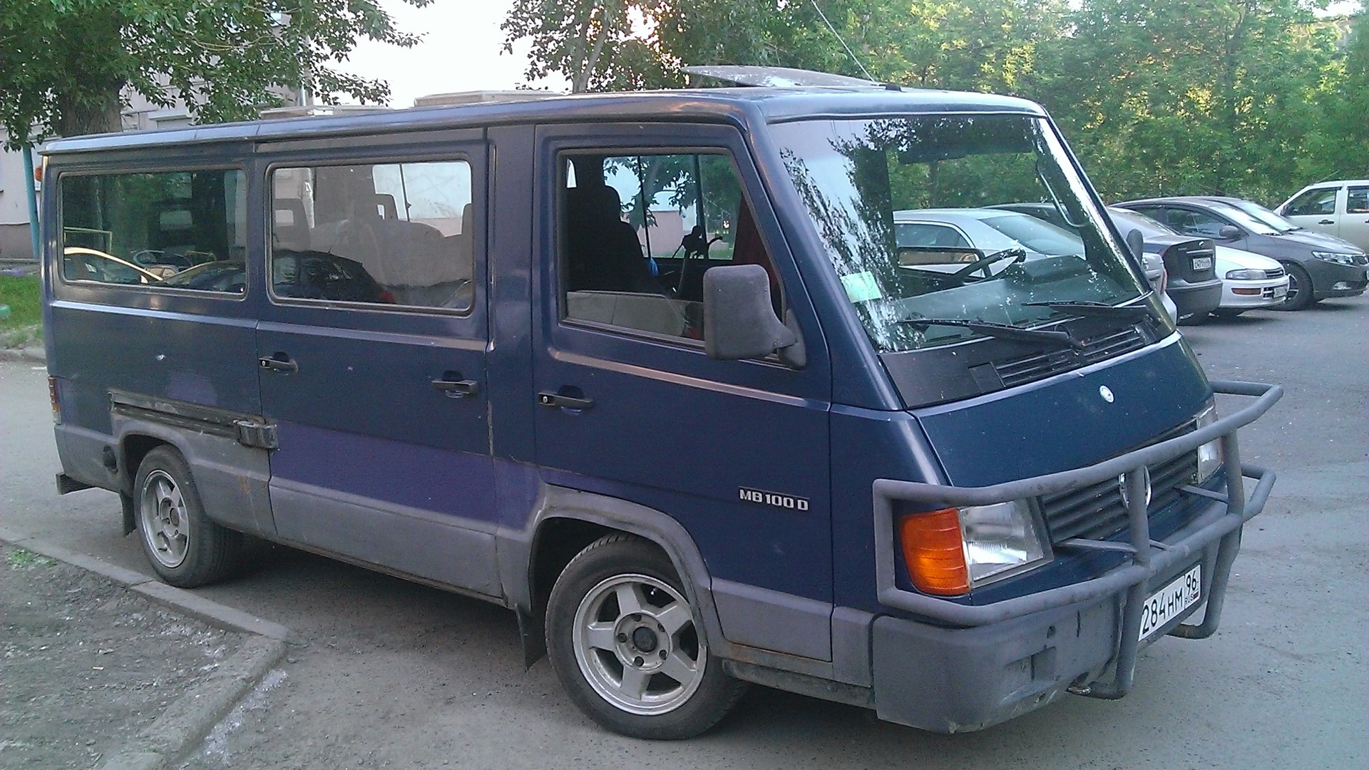 Микроавтобусы в днр. Mercedes-Benz mb100. Mercedes-Benz mb100, 1995. Мерседес МВ 100. Mercedes-Benz mb100/mb140.