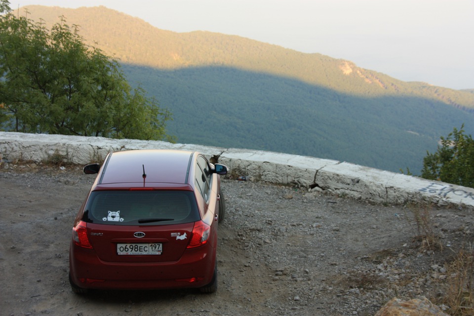 В Крыму — KIA Ceed (1G)