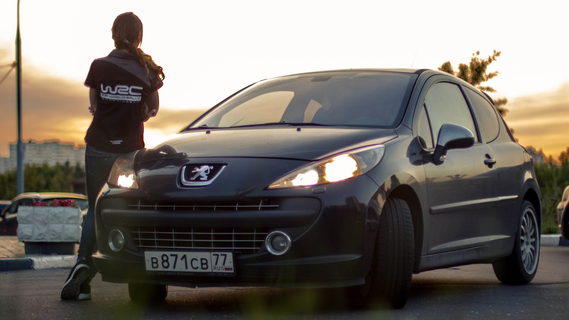 Пежо своими руками. Peugeot 207 Police. Пежо Даниэля Пежо. Молдинг Пежо 207. Девушка Peugeot 207.