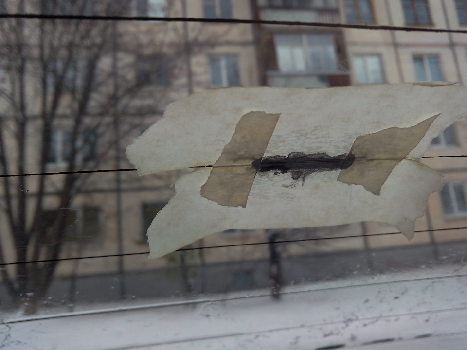 Дэу нексия не работает обогрев заднего стекла причина. b84949es 960. Дэу нексия не работает обогрев заднего стекла причина фото. Дэу нексия не работает обогрев заднего стекла причина-b84949es 960. картинка Дэу нексия не работает обогрев заднего стекла причина. картинка b84949es 960. Стекло с электроподогревом – стекло на одной поверхностей которого нанесено электропроводящее покрытие, выполняеющее функцию нагревательного элемента.Для подключения непосредственно самого покрытия к электросети в краевых зонах на стекле наносятся специальные токоподводяшие шины либо площадки для подключения.Электропроводящее покрытие на стекле и токопроводящие шины изготавливаются вакуумно-плазменным напылением металлов и электропроводящих оксидов либо нитридов некоторых металлов.