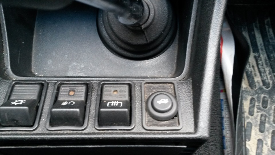 Открывание багажника из салона с кнопки — Lada 21073, 1,5 л, 1999 года ...