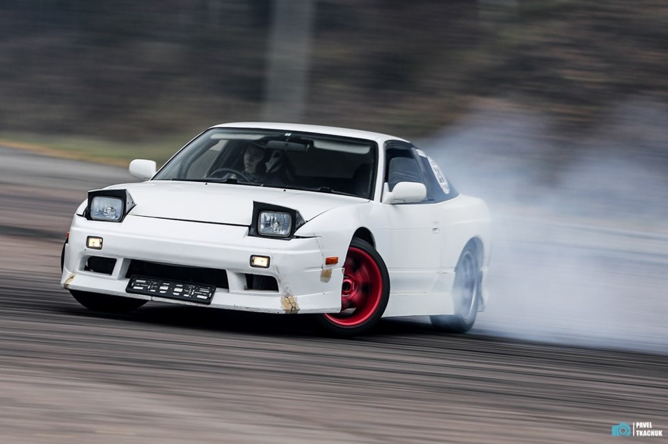 Nissan 180sx с открытыми фарами