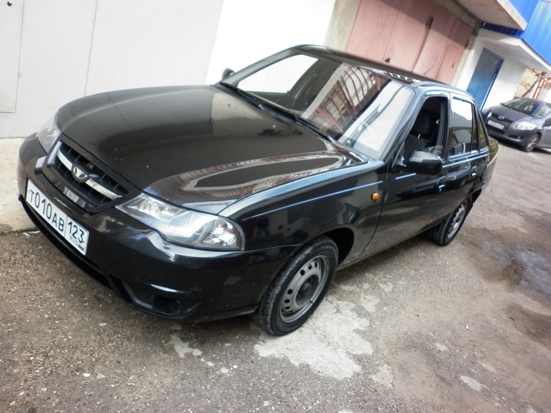 Daewoo Nexia 1 6 черная