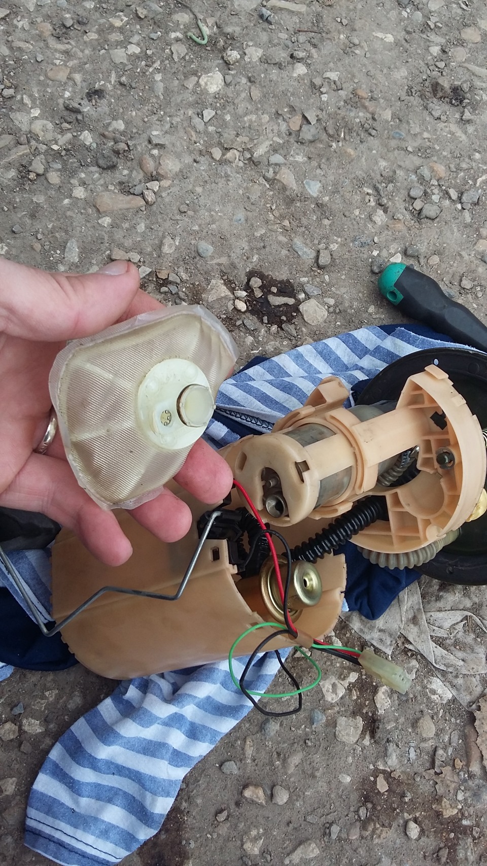 Замена сетки в бензонасосе — KIA Spectra, 1,6 л, 2006 года | расходники ...