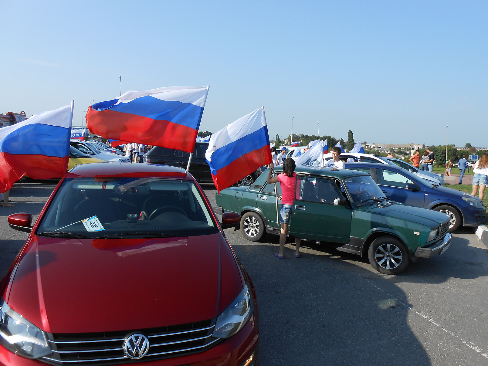 Автомобиль с правительственным флажком