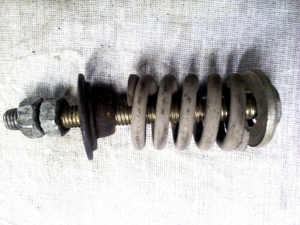 Подсборка болта с пружинами. Пружины установил конические тоже от ВАЗ-2110, на фото пружина родная Хондовская — Honda Element