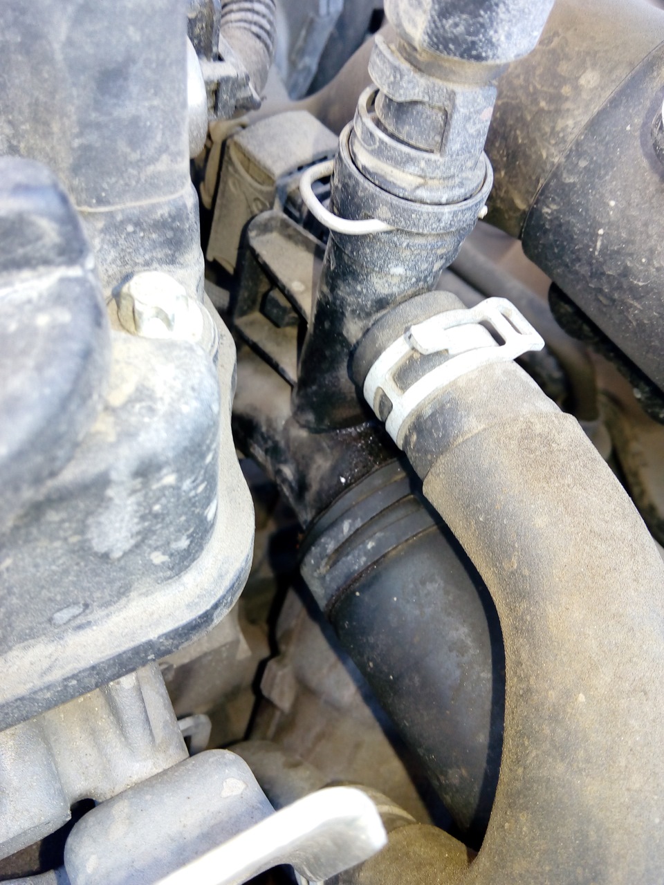 Корпус термостата 1,4NET — Opel Astra J, 1,4 л, 2012 года | поломка ...