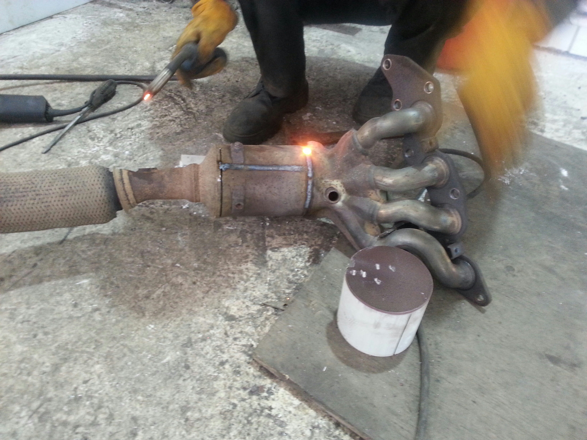 Пламегаситель камаз. Катализатор в машине. Вырезать катализатор. 6 105. Катализатор последствия.