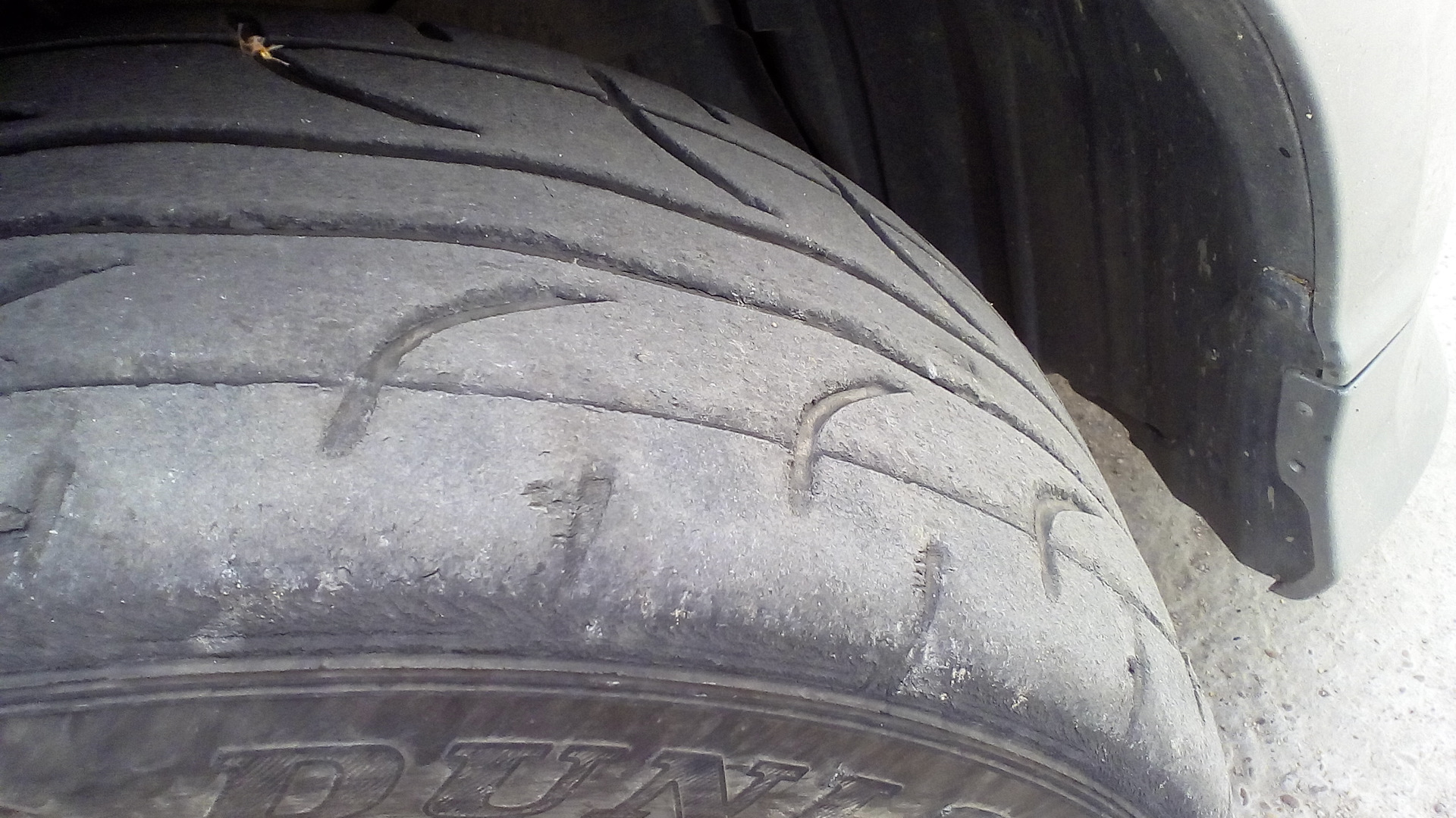 Резина спорт 2. R15 спорт резина. Спортивная резина лысая. Перегрев шины.