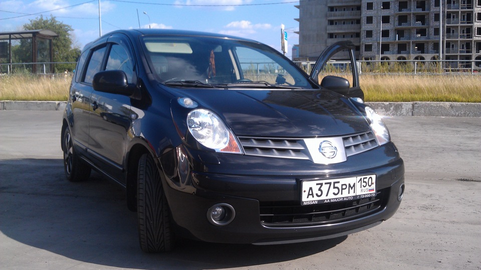 Nissan note черный