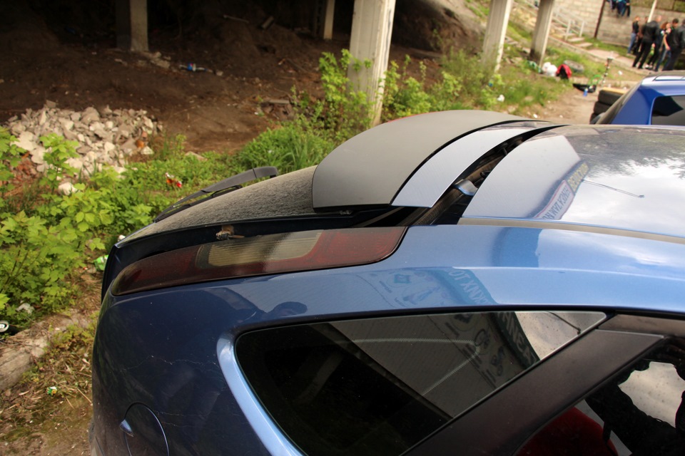 ну и неприятность у друга случилась, пока пристреливался, тренировался до основных замеров…Лопнула петля на крышке багажника п.с. да, в громком автозвуке — это норма=))))) п.с.2. не нужно задавать вопросов, аля — зачем это нужно и пободных — Honda Fit (2G)