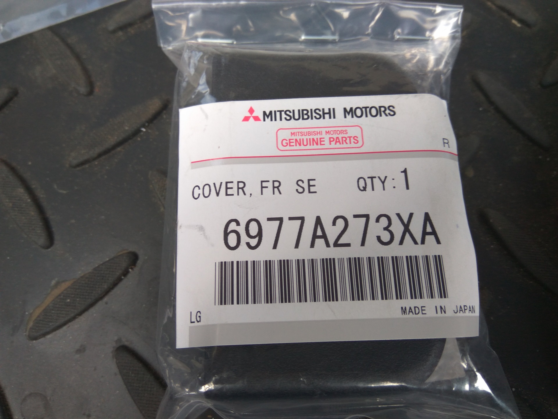 Направляющие аутлендер хл. Mitsubishi 6977a273xa. Заглушка на сидение Outlander XL. 6977a273xa. Mitsubishi 6977a237xa.