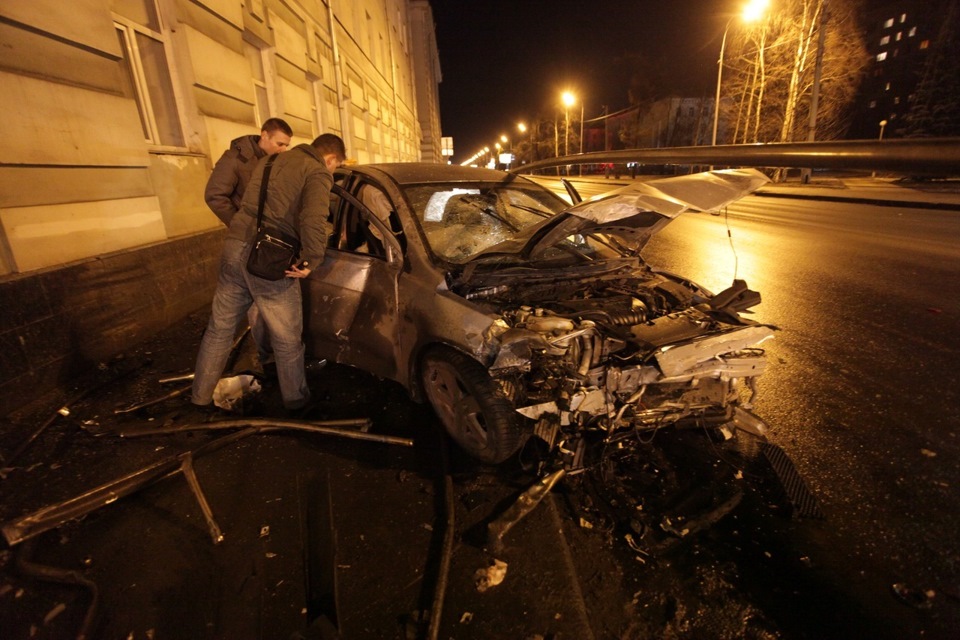 Аварии зимой ночью. Митсубиси Лансер 10 авария зимой. Мицубиси Лансер 9 авария ночью.