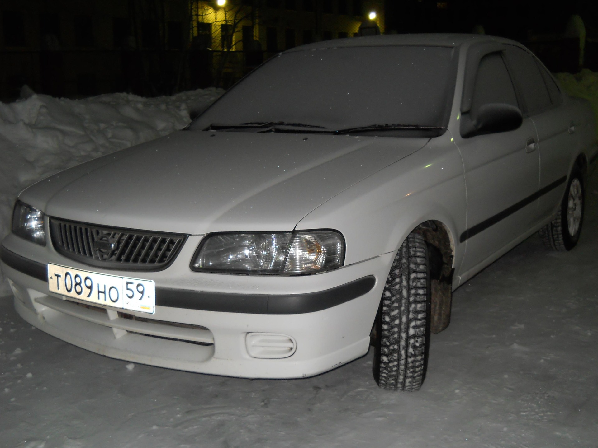 Nissan sunny b15. Ниссан Санни 99. Тонированный Ниссан Санни. Ниссан Санни затонированный. Nissan Sunny тонировка.