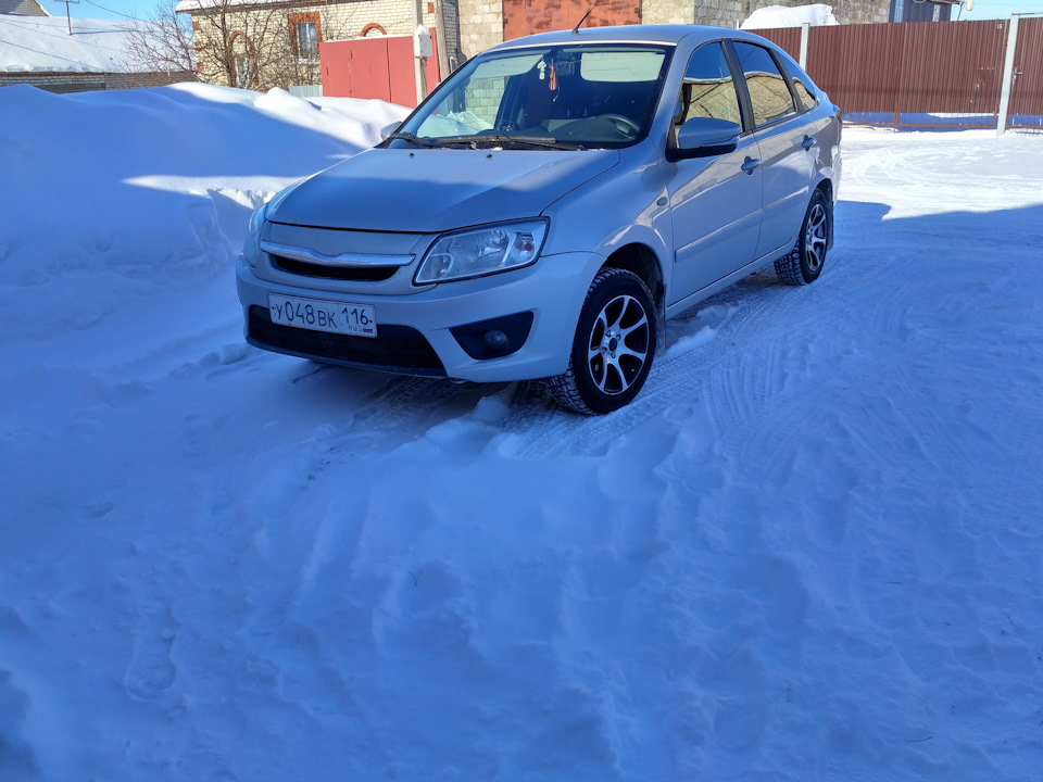 70000 км, полет нормальный — Lada Гранта Лифтбек (1G), 1,6 л, 2014 года ...