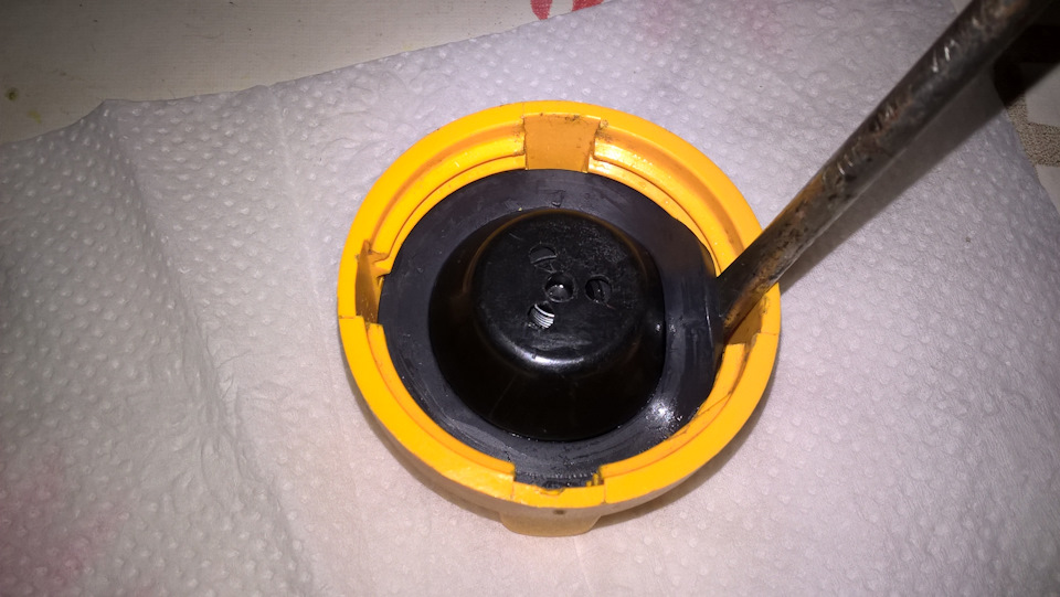 Крышка расширительного бачка. Если не держит. — Lada 21099, 1,5 л, 1997 ...