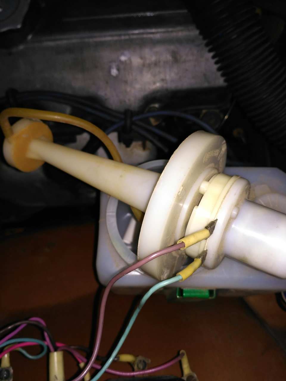 Фароочистители: бачок омывателей фар — Москвич 2140, 1,5 л, 1985 года ...