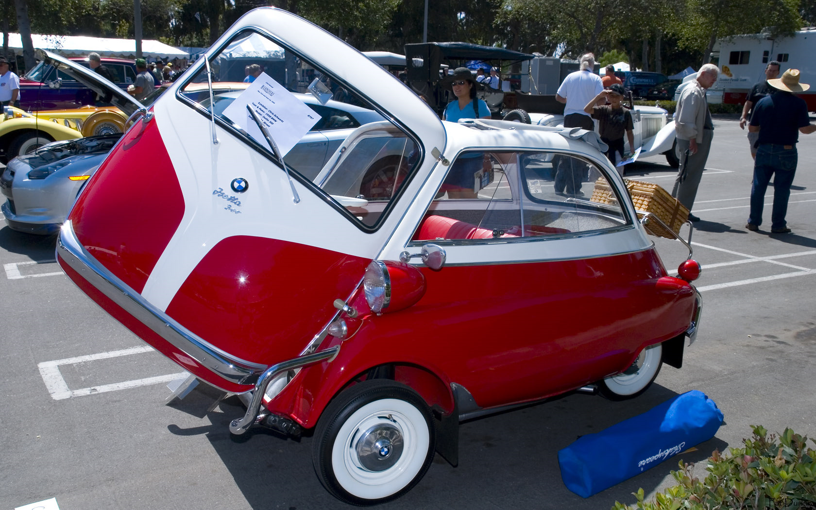 Немецкий автомобиль 11. BMW Isetta 2010. BMW-Isetta 3-Wheeled. BMW Isetta neue class 1500. BMW Isetta 2018.