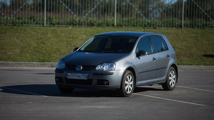 Гаечный ключ на панели приборов. — Volkswagen Golf Mk5, 1,6 л, 2008 ...