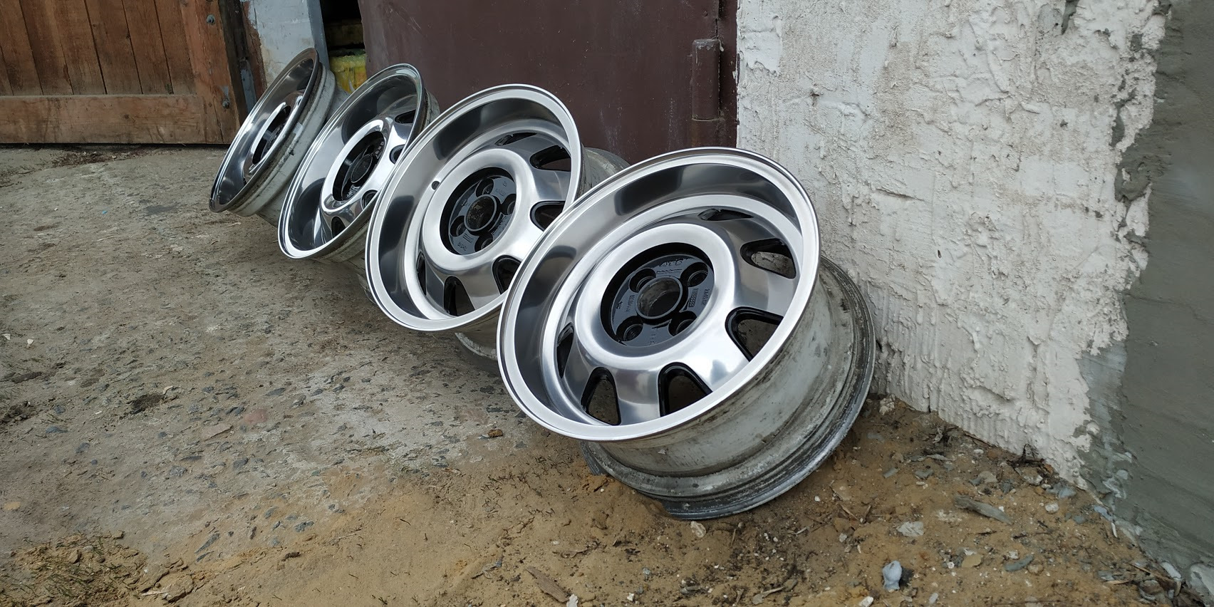 Диски цо 57.1. ATS Cup 15 4x100 7j. ATS Cup r15 4х100 7j et28 dia 57.1mm. ATS Cup, Borbet a -15продам. Колесный диск ATS Cup 7x15/4x100 d63.3 et28 Black Polished.