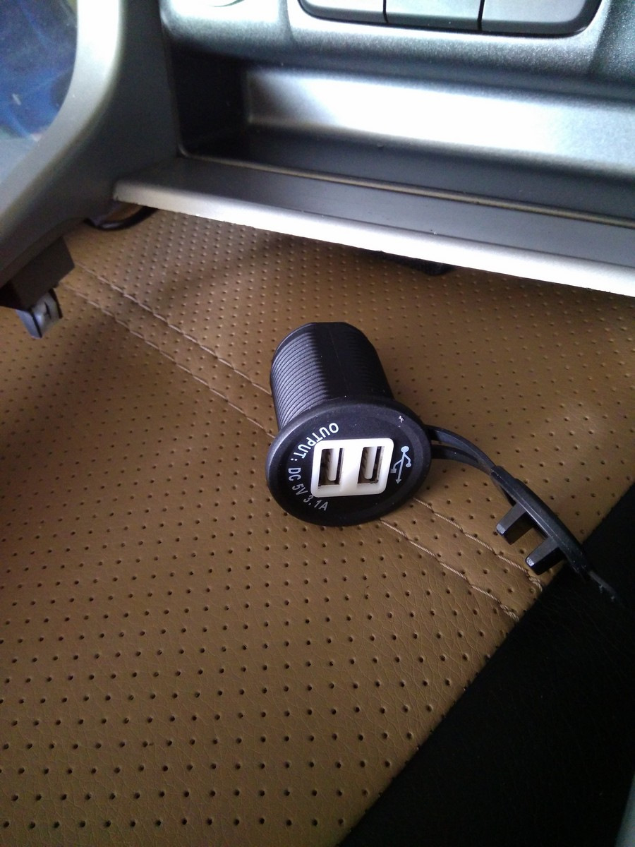 USB Зарядка в авто — Chevrolet TrailBlazer (2G), 2,8 л, 2013 года ...