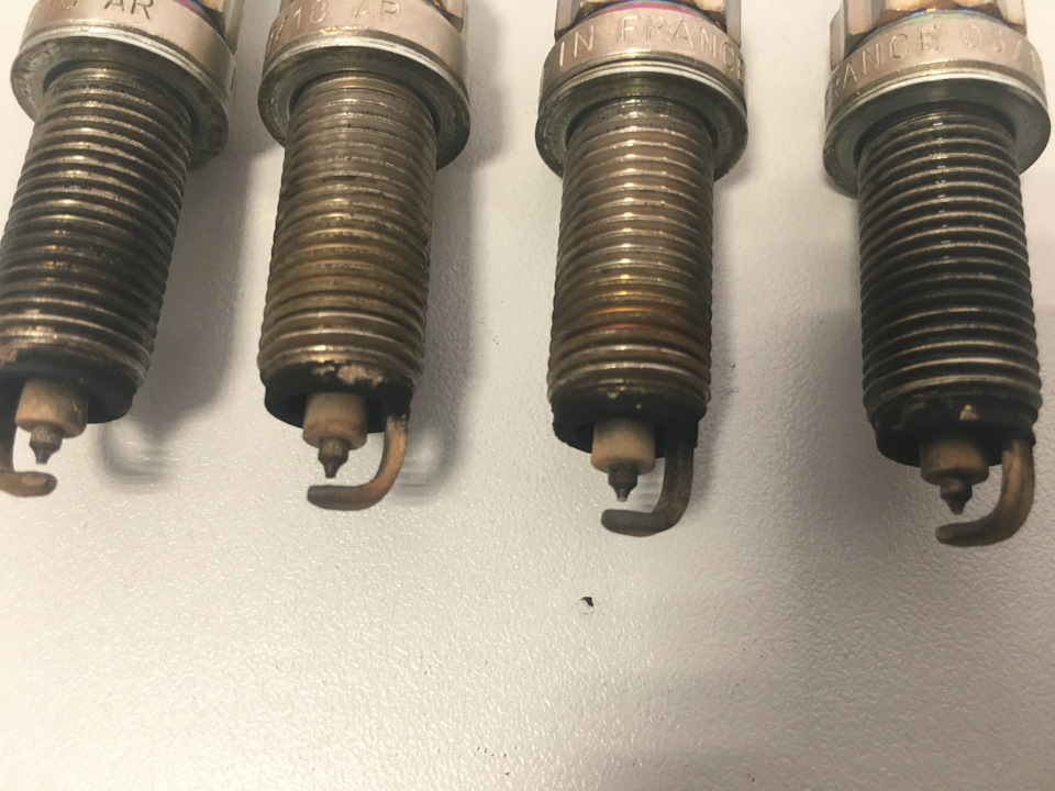 Все зазоры в допуске. Общее состояние хорошее. Но видно, что предыдущий владелец где-то заправился с железосодержащими присадками. — BMW 1 series (F20)