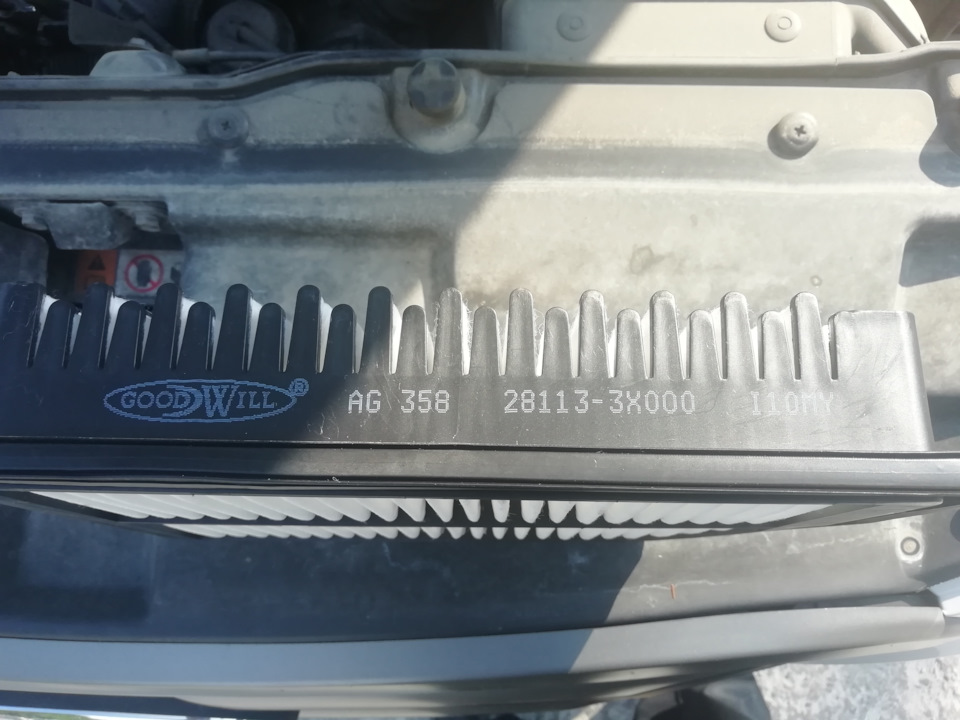 Замена воздушного фильтра — Hyundai ix35, 2 л, 2014 года | расходники ...