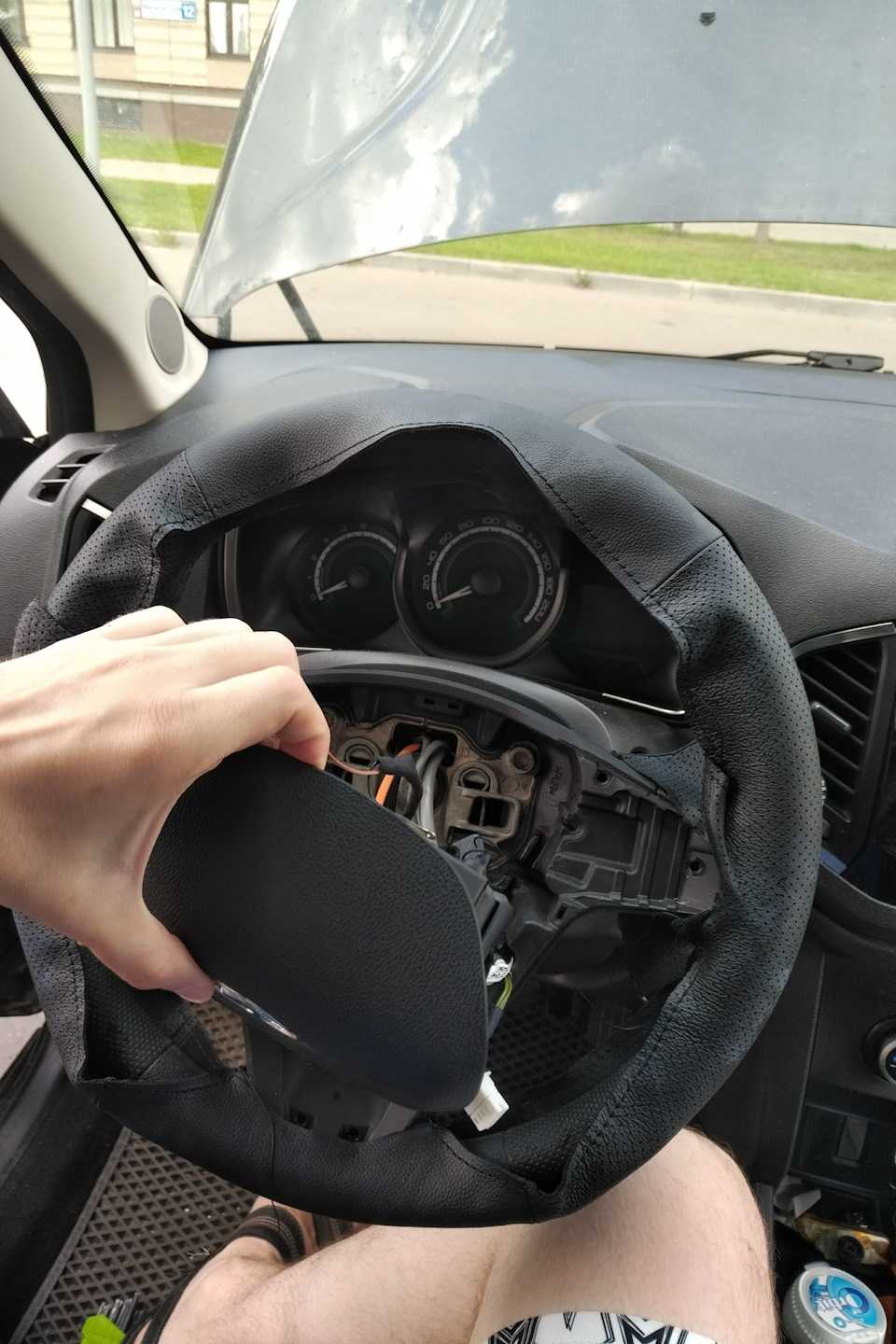 Кожаная оплетка на руль — Lada XRAY, 1,8 л, 2016 года | стайлинг | DRIVE2