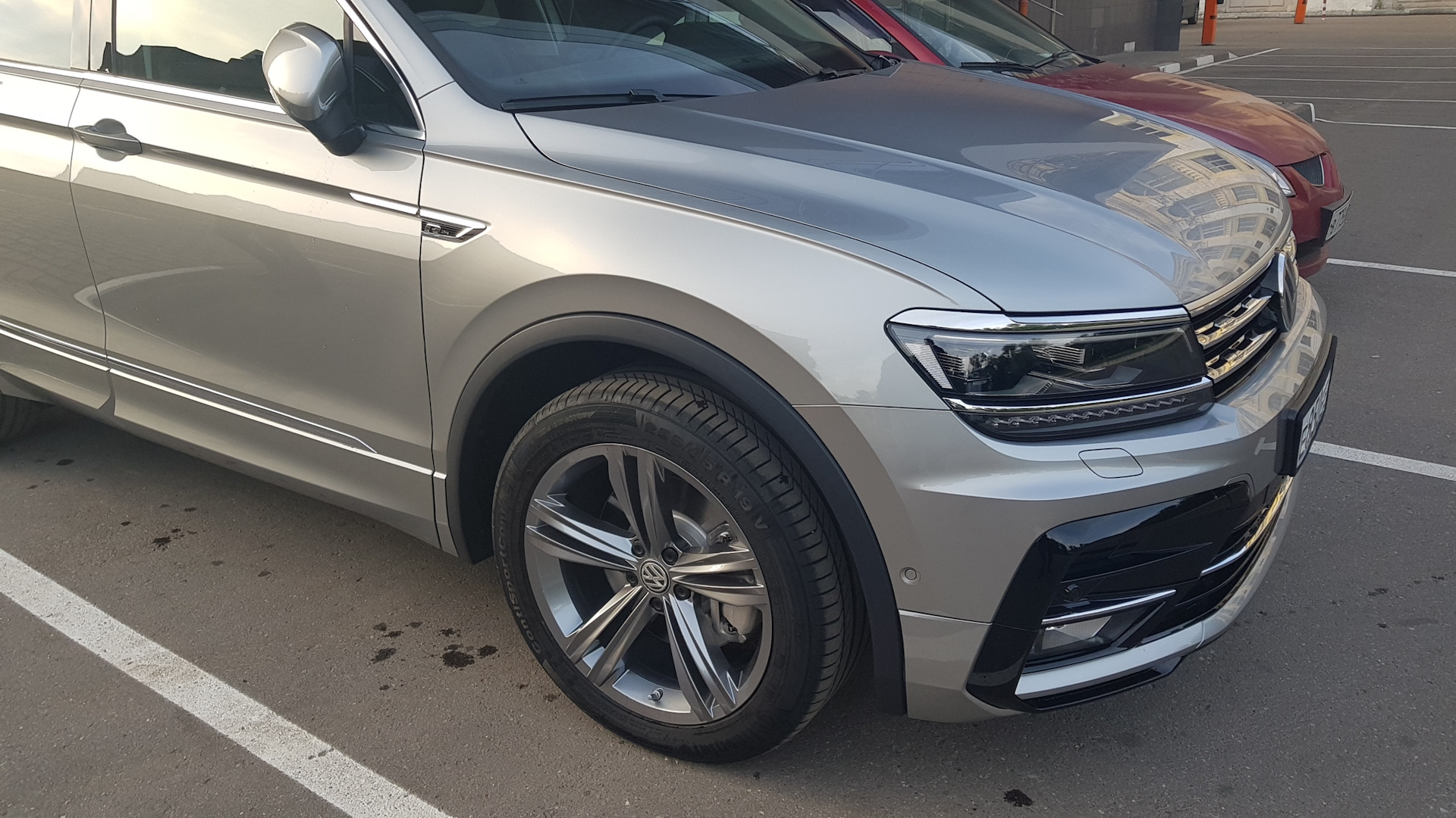 Тигуан шильдики. Расширители арок Tiguan 5n r line. Тигуан шильдик r line. Шильдик r line Тигуан 2. Шильдик р лайн на Тигуан.