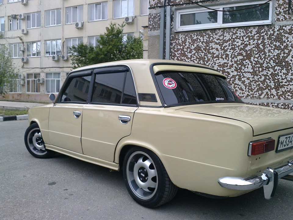 lada 21011