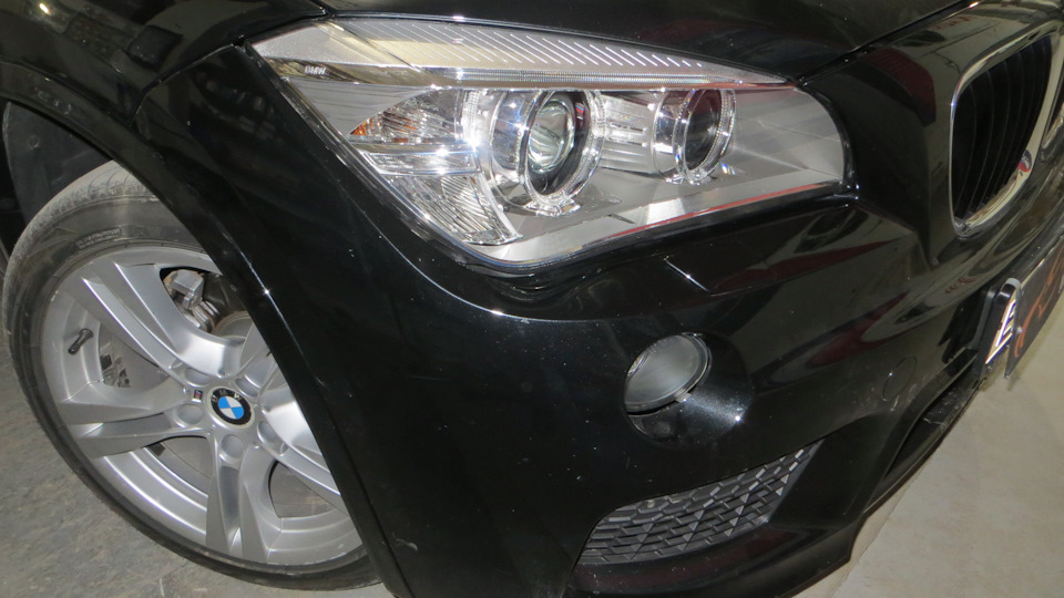 Замена треснувшего стекла на BMW X1 — DRIVE2