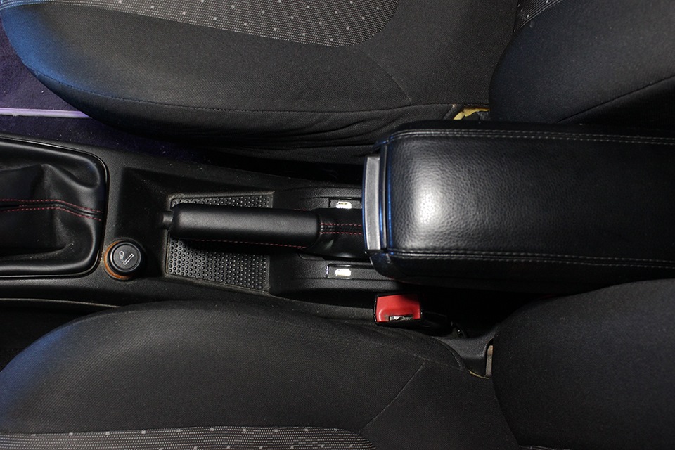 Подлокотник для Grande Punto — FIAT Grande Punto