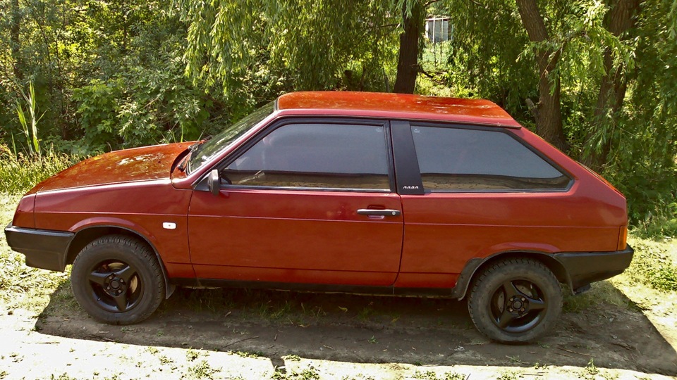 Ведро с гайками машина