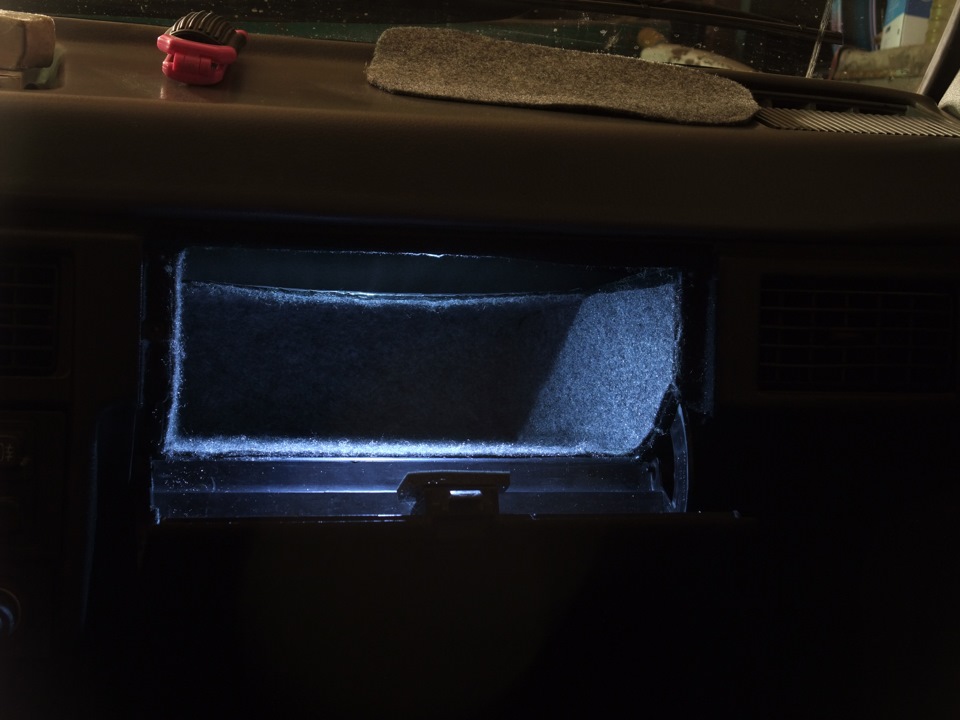 Поклейка бардачка карпетом и немного полезных вещей для машины ...